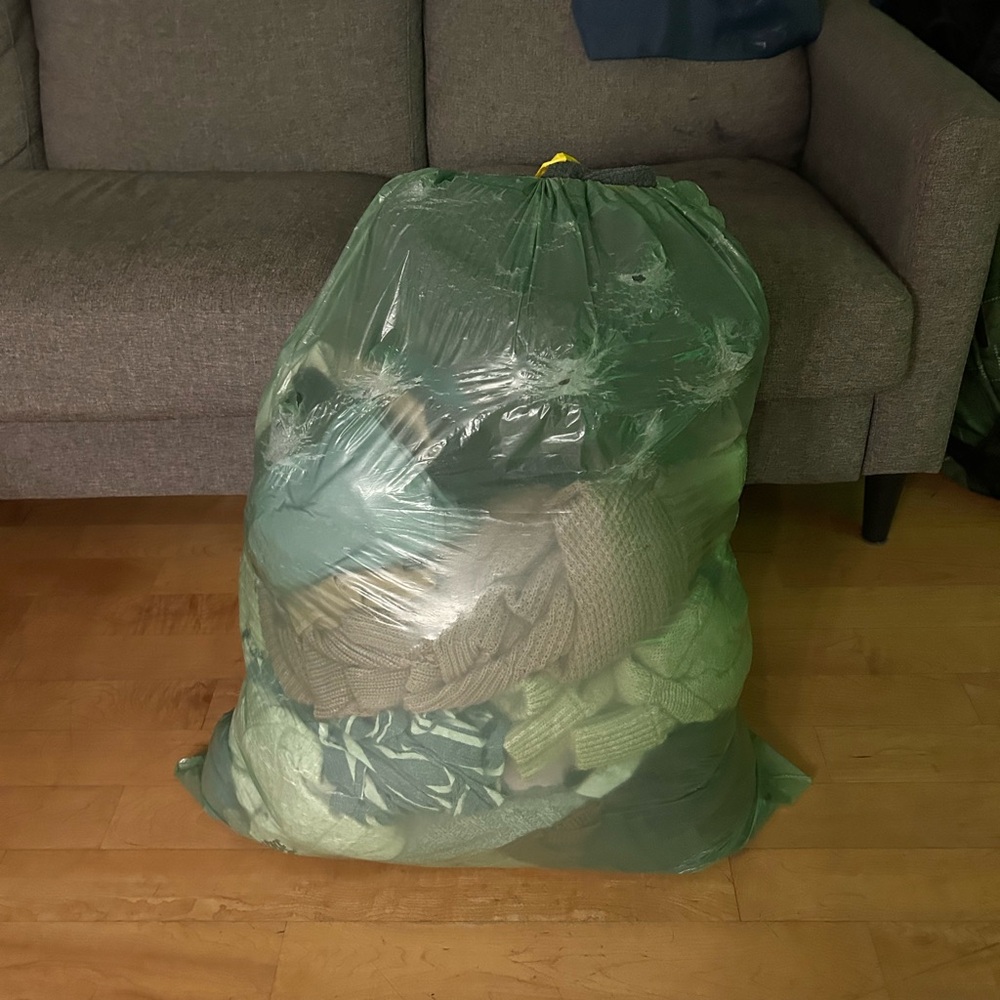Big bag of girls/females clothes!!